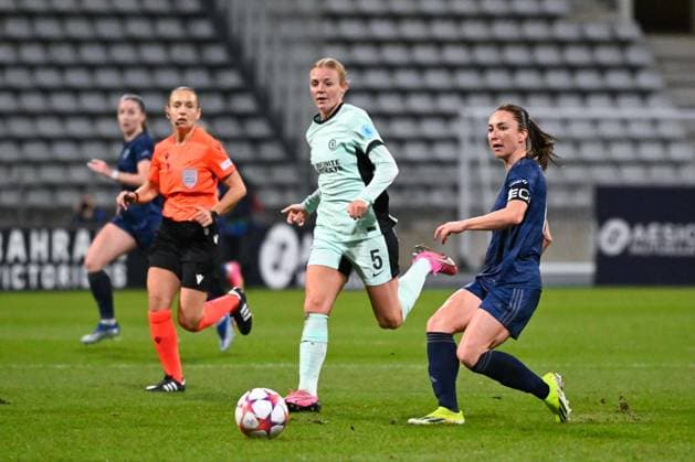 Gaetane THINEY ( 17 - PFC ) and Sophie Ingle ( 5 - Chelsea ) during the UEFA Women s Champions League match between PFC and Chelsea at Stade Charlety on January 30, 2024 in Paris, France. ( Photo by federico pestellini panoramic ) - FOOTBALL : PFC vs Chelsea - Ligue des Champions Feminine - 30 01 2024 FedericoPestellini Panoramic 