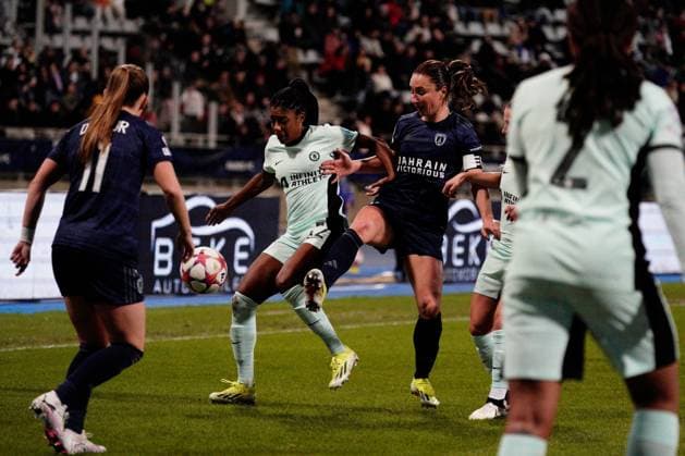 Ashley Lawrence of Chelsea and Gaetane Thiney of Paris FC compete Paris FC Feminines v Chelsea Women, Football, UEFA Women s Champions League, Group D, Stade Charlety, Paris, France - 30 Jan 2024 EDITORIAL USE ONLY No use with unauthorised audio, video, data, fixture lists, club league logos or live services. Online in-match use limited to 120 images, no video emulation. No use in betting, games or single club league player publications. Copyright: xDavexWinter Shutterstockx 14324140av