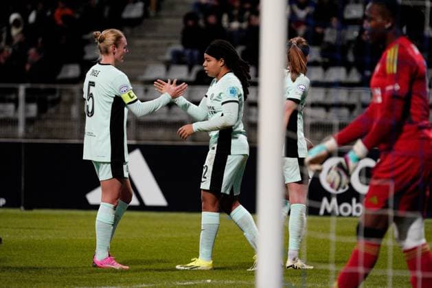 Mia Fishel of Chelsea is congratulated by Sophie Ingle of Chelsea after she heads her side 2-0 ahead Paris FC Feminines v Chelsea Women, Football, UEFA Women s Champions League, Group D, Stade Charlety, Paris, France - 30 Jan 2024 EDITORIAL USE ONLY No use with unauthorised audio, video, data, fixture lists, club league logos or live services. Online in-match use limited to 120 images, no video emulation. No use in betting, games or single club league player publications. Copyright: xDavexWinter Shutterstockx 14324140be