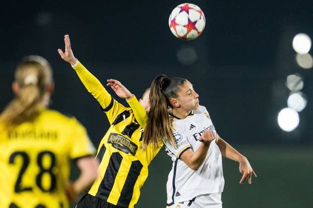 240130 Filippa Curmark of Häcken and Olaya of Real Madrid during the UEFA Women s Champions League football match between Real Madrid and Häcken on January 30, 2024 in Madrid Photo Mathias Bergeld BILDBYRAN code MB MB0845 fotboll football soccer fotball champions league real madrid häcken dam bbeng women kvinner  Copyright: MATHIASxBERGELD BB240130MB045