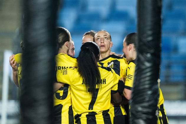 240130 Rusul Rosa Kafaji of Häcken celebrates with teammates after 0 1 during the UEFA Women s Champions League football match between Real Madrid and Häcken on January 30, 2024 in Madrid Photo Mathias Bergeld BILDBYRAN code MB MB0845 fotboll football soccer fotball champions league real madrid häcken dam bbeng women kvinner jubel  Copyright: MATHIASxBERGELD BB240130MB047