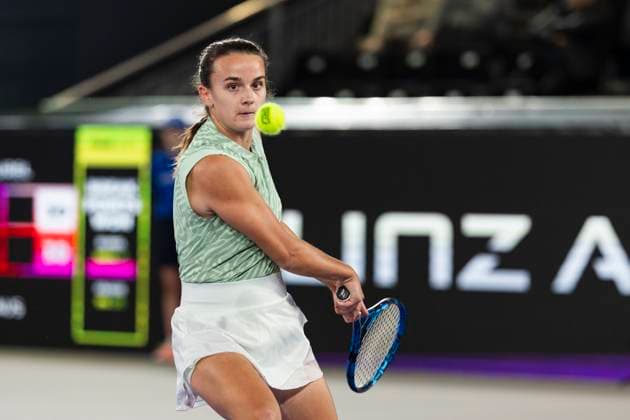 TENNIS - WTA, Tennis Damen Upper Austria Ladies Linz LINZ,AUSTRIA,30.JAN.24 - TENNIS - WTA Tour, Upper Austria Ladies Linz. Image shows Clara Burel (FRA).  GEPAxpictures xGintarexKarpaviciute