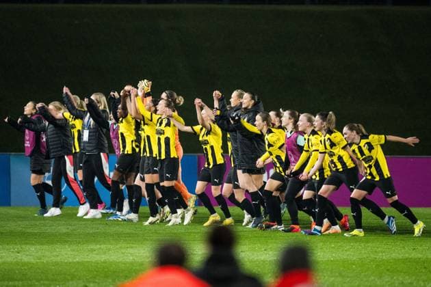 240130 Players of Häcken celebrate after the UEFA Women s Champions League football match between Real Madrid and Häcken on January 30, 2024 in Madrid Photo Mathias Bergeld BILDBYRAN code MB MB0845 fotboll football soccer fotball champions league real madrid häcken dam bbeng women kvinner jubel  Copyright: MATHIASxBERGELD BB240130MB066