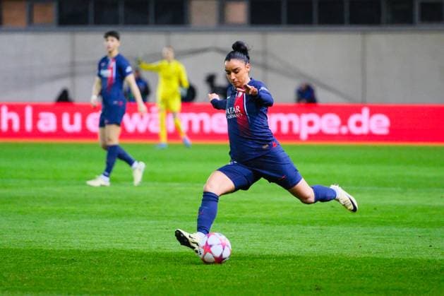 Sakina Karchaoui 7, Paris Saint Germain shooting, single image, cropped image, FC Bayern Munich v Paris Saint Germain, Football, UEFA Women s Champions League 2023 2024, Matchday 6 on 30 01 2024 in Munich, FC Bayern Campus Bayern Germany
