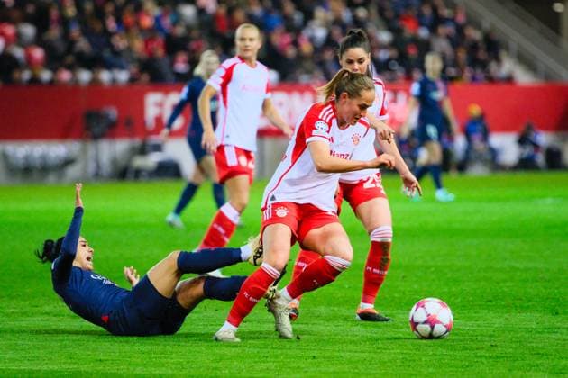 Sydney Lohmann 12, FC Bayern Munich in duel with Sakina Karchaoui 7, Paris Saint Germain , FC Bayern Munich v Paris Saint Germain, Football, UEFA Women s Champions League 2023 2024, Matchday 6 on 30 01 2024 in Munich, FC Bayern Campus Bayern Germany