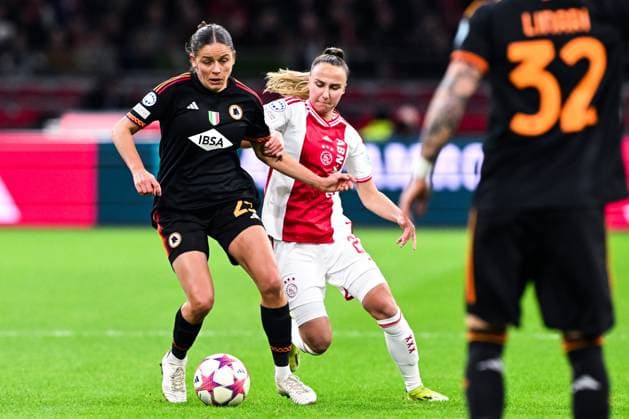 AMSTERDAM - (l-r) Laura Feiersinger of AS Roma, Rosa van Gool of Ajax during the UEFA Women s Champions League Group C match between Ajax Amsterdam and AS Roma at the Johan Cruijff ArenA on January 30, 2024 in Amsterdam, Netherlands. ANP UEFA Women s Champions League 2023 24 2023 2024 xVIxANPxSportx xxANPxIVx 489839018 originalFilename: 489839018.jpg