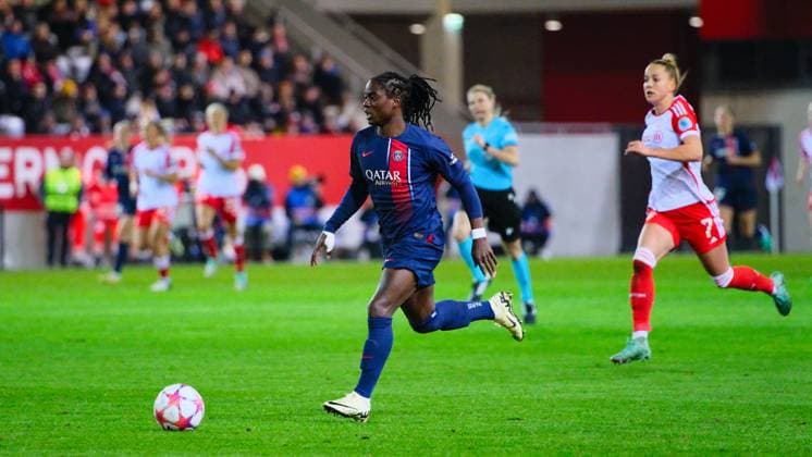 Tabitha Chawinga 22, Paris Saint Germain on the ball, FC Bayern Munich v Paris Saint Germain, Football, UEFA Women s Champions League 2023 2024, Matchday 6 on 30 01 2024 in Munich, FC Bayern Campus Bayern Germany