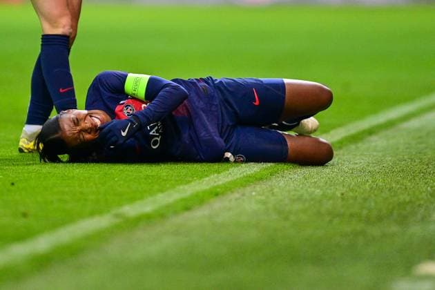 Grace Geyoro PSG, 8 lying on the ground, in pain after a foul, racked with pain, hurt, injury, injured, sporting injury, cropped, full body, single frame, action, action, 30 01 2024, Munich Germany , Football, UEFA Womens Champions League, Group C, FC Bayern Munich Paris Saint Germain xslx