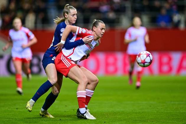 v li Jade Le Guilly PSG, 28 Klara Bühl FC Bayern München, FCB, 17 in duel, duel, tackle, dynamic, action, action, 30 01 2024, Munich Germany , Football, UEFA Womens Champions League, Group C, FC Bayern München Paris Saint Germain xslx