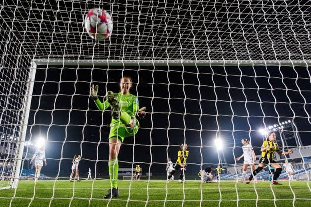 240130 Goalkeeper Mylene Chavas of Real Madrid looks dejected and Aivi Luik of Häcken celebrates after 0 1 scored by Rusul Rosa Kafaji during the UEFA Women s Champions League football match between Real Madrid and Häcken on January 30, 2024 in Madrid Photo Mathias Bergeld BILDBYRAN kod MB MB0845 fotboll football soccer fotball champions league real madrid häcken dam bbeng women kvinner jubel depp  Copyright: MATHIASxBERGELD BB240130MB082