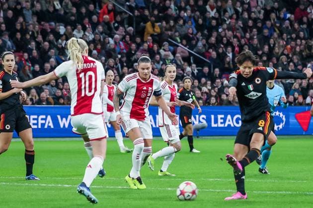 AMSTERDAM, 30-01-2024 ,Johan Cruijff ArenA, UEFA Womens Champions League, Ajax - AS Roma CL(women) , season 2023 2024, during the match Ajax - AS Roma CL(women), Ajax player Nadine Noordam, Ajax player Sherida Spitse, AS Roma player Saki Kumagai Ajax - AS Roma CL(women)  x24062501x Copyright: