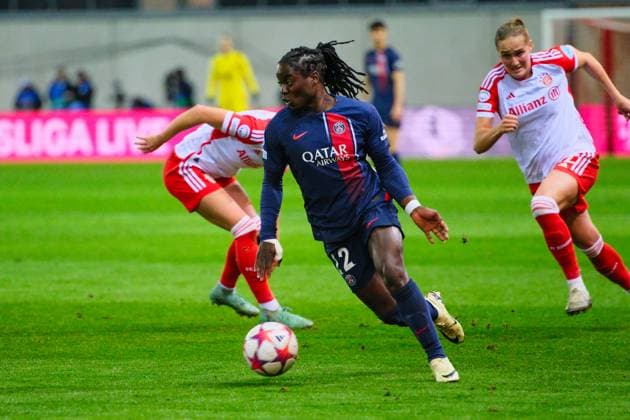 Tabitha Chawinga 22, Paris Saint Germain on the ball, FC Bayern Munich v Paris Saint Germain, Football, UEFA Women s Champions League 2023 2024, Matchday 6 on 30 01 2024 in Munich, FC Bayern Campus Bayern Germany