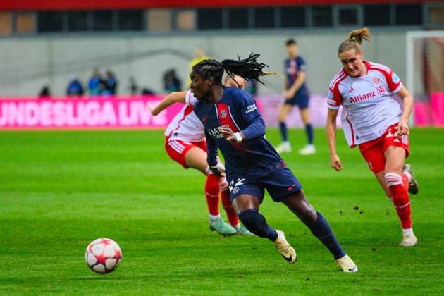 Tabitha Chawinga 22, Paris Saint Germain on the ball, FC Bayern Munich v Paris Saint Germain, Football, UEFA Women s Champions League 2023 2024, Matchday 6 on 30 01 2024 in Munich, FC Bayern Campus Bayern Germany