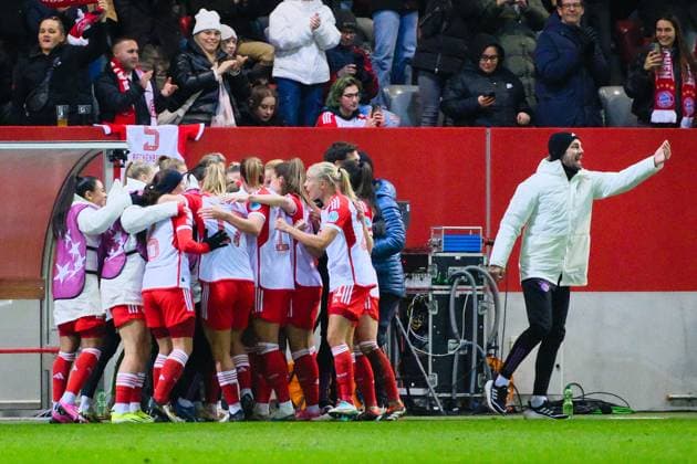 Team FC Bayern Munich celebrating a goal, FC Bayern Munich v Paris Saint Germain, Football, UEFA Women s Champions League 2023 2024, Matchday 6 on 30 01 2024 in Munich, FC Bayern Campus Bayern Germany