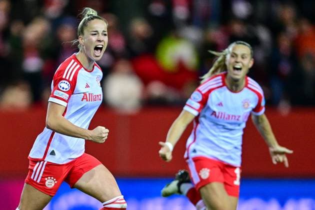 Sport Bilder des Tages v.li.: Giulia Gwinn (FC Bayern München, FCB, 7) Klara Bühl (FC Bayern München, FCB, 17) mit Torjubel, Jubel, Torjubel, Torerfolg, celebrate the goal, goal, celebration, Jubel ueber das Tor zum 1:0 durch Giulia Gwinn (FC Bayern München, FCB, 7), optimistisch, Action, Aktion, 30.01.2024, München (Deutschland), Fussball, UEFA Womens Champions League, Gruppe C, FC Bayern München - Paris Saint-Germain xslx