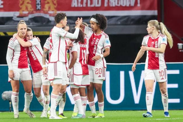 AMSTERDAM, 30-01-2024 ,Johan Cruijff ArenA, UEFA Womens Champions League, Ajax - AS Roma CL(women) , season 2023 2024, during the match Ajax - AS Roma CL(women), Ajax player Tiny Hoekstra scores and celebrates 1-1 Ajax - AS Roma CL(women)  x24062513x Copyright: