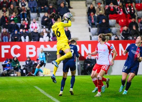 Constance Picaud 16, Paris Saint Germain catches the ball safely, FC Bayern Munich v Paris Saint Germain, Football, UEFA Women s Champions League 2023 2024, Matchday 6 on 30 01 2024 in Munich, FC Bayern Campus Bayern Germany