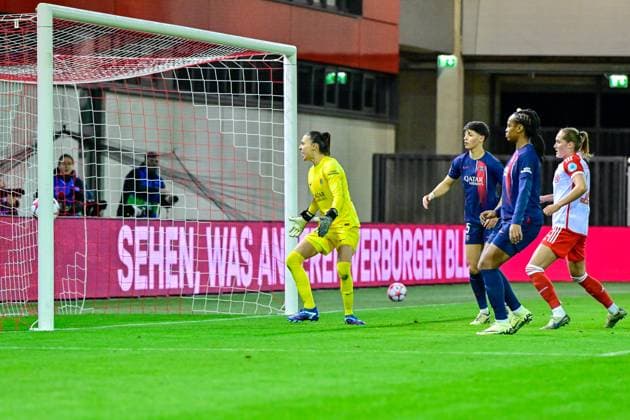 Giulia Gwinn FC Bayern Munich, FCB, 7 not pictured, not pictured scores 1 0, Constance Picaud Goalkeeper, Goalkeeper, PSG, 16 Elisa De Almeida PSG, 5 Marie Antoinette Katoto PSG, 9 and Sydney Lohmann FC Bayern Munich, FCB, 12 look after the ball, 30 01 2024, Munich Germany , Football, UEFA Womens Champions League, Group C, FC Bayern Munich Paris Saint Germain xslx