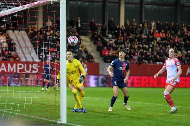 Soccer, UEFA Womens Champions League, 20240130, FC Bayern Munich Paris Saint Germain In the picture Constance PICAUD Paris Saint Germain, 16 and Elisa DE ALMEIDA Paris Saint Germain, 5 look after the ball to score 1 0 Munich FC Bayern Campus Bayern Germany Copyright: Passion2Press MarkusxFischerx