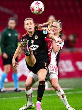 AMSTERDAM - (l-r) Emilie Haavi of AS Roma, Nadine Noordam of Ajax during the UEFA Women s Champions League Group C match between Ajax Amsterdam and AS Roma at the Johan Cruijff ArenA on January 30, 2024 in Amsterdam, Netherlands. ANP UEFA Women s Champions League 2023 24 2023 2024 xVIxANPxSportx xxANPxIVx 489842496 originalFilename: 489842496.jpg