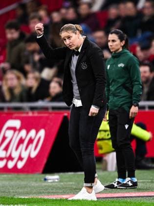 AMSTERDAM - Ajax coach Suzanne Bakker during the UEFA women s Champions League match in group C between Ajax Amsterdam and AS Roma at the Johan Cruijff ArenA on January 30, 2024 in Amsterdam, Netherlands. ANP UEFA Women s Champions League 2023 24 2023 2024 xVIxANPxSportx xxANPxIVx 489844143 originalFilename: 489844143.jpg