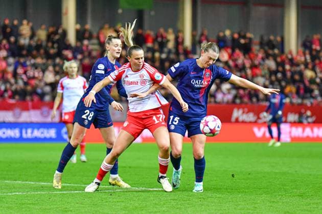 Jade Le Guilly 28 Paris , Klara Bühl 17 FC Bayern and Clare Hunt 15 Paris in action at the UEFA Womens Champions League match FC Bayern Munich Paris Saint Germain Feminine on 30 01 2024 Munich FC Bayern Campus Bayern Germany