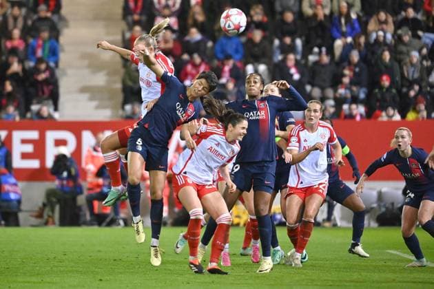 aerial fight from left Pernile HARDER FCB , Elisa DE ALMEIDA PSG , Sarah ZADRAZIL FCB , Marie Antoinette KATOTO PSG , Sydney LOHMANN FCB , action,duel,penalty area scene FC Bayern Muenchen Paris Saint Germain, Womens Champions League on 30 01 2024 FC BAYERN CAMPUS