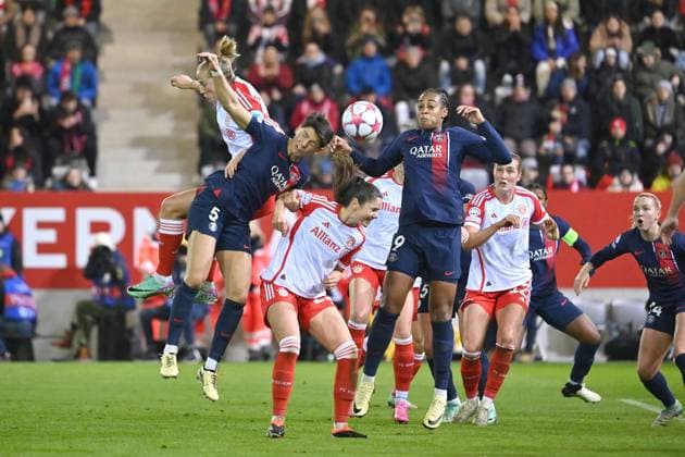 aerial fight from left Pernile HARDER FCB , Elisa DE ALMEIDA PSG , Sarah ZADRAZIL FCB , Marie Antoinette KATOTO PSG , Sydney LOHMANN FCB , action,duel,penalty area scene FC Bayern Muenchen Paris Saint Germain, Womens Champions League on 30 01 2024 FC BAYERN CAMPUS