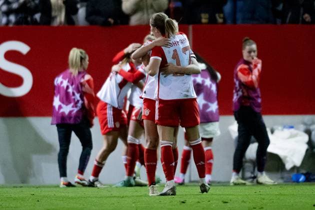 Georgia Stanway FC Bayern Muenchen Women, 31 celebrates with Sydney Lohmann FC Bayern Muenchen Women, 12 whose goal to lead 2 1 FC Bayern Muenchen Women vs Paris Saint Germain, Football Champions League Women, Group Stage, Matchday 6, Season 2023 2024, 30 01 2024 FC Bayern Muenchen Women vs Paris Saint Germain, Football Champions League Women, Group Stage, Matchday 6, Season 2023 2024, 30 01 2024 Muenchen Copyright: xEibner-Pressefoto HeikexFeinerx EP_HFR