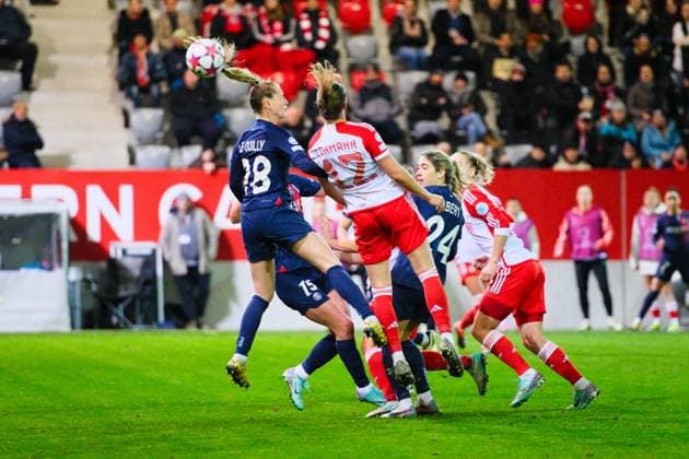 Sydney Lohmann 12, FC Bayern Munich scores the header goal, FC Bayern Munich v Paris Saint Germain, Football, UEFA Women s Champions League 2023 2024, Matchday 6 on 30 01 2024 in Munich, FC Bayern Campus Bayern Germany