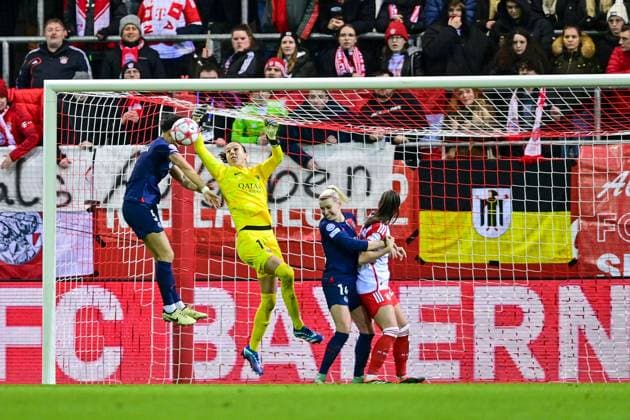 v li Elisa De Almeida PSG, 5 Constance Picaud Goalkeeper, goalkeeper, PSG, 16 fists the ball out of the penalty area, Jackie Groenen PSG, 14 Sarah Zadrazil FC Bayern München, FCB, 25 , 30 01 2024, Munich Germany , Football, UEFA Womens Champions League, Group C, FC Bayern München Paris Saint Germain xslx
