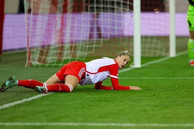 Giulia Gwinn FC Bayern Muenchen, 07 is down FC Bayern Muenchen vs Paris St Germain, Football UEFA Women s Champions League, Group Round 6 Matchday, Season 23 24, 30 01 2024 FC Bayern Muenchen vs Paris St Germain, Football UEFA Women s Champions League, Group Round 6 Matchday, Season 23 24, 30 01 2024 Muenchen Copyright: xEibner-Pressefoto JennixMaulx EP_JML