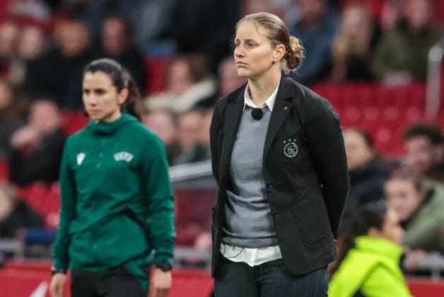 AMSTERDAM, 30-01-2024 ,Johan Cruijff ArenA, UEFA Womens Champions League, Ajax - AS Roma CL(women) , season 2023 2024, during the match Ajax - AS Roma CL(women), Ajax trainer coach Suzanne Bakker Ajax - AS Roma CL(women)  x24063353x Copyright:
