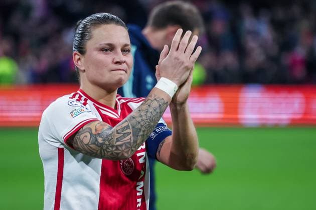 AMSTERDAM, 30-01-2024 ,Johan Cruijff ArenA, UEFA Womens Champions League, Ajax - AS Roma CL(women) , season 2023 2024, during the match Ajax - AS Roma CL(women), 2-1 celebrating the victory after the game Ajax player Sherida Spitse Ajax - AS Roma CL(women)  x24063725x Copyright:
