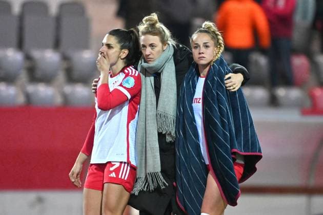 Jovana DAMNJANOVIC FCB and Giulia GWINN FCB have to be tested after the match, disappointment,frustration,disappointed,frustrated,dejected, FC Bayern Munich Paris Saint Germain 2 2 Womens Champions League on 30 01 2024 FC BAYERN CAMPUS