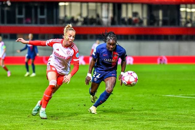 Giulia Gwinn 7 FC Bayern and Tabitha Chawinga 22 Paris in action at the UEFA Womens Champions League match FC Bayern Munich Paris Saint Germain Feminine on 30 01 2024 Munich FC Bayern Campus Bayern Germany