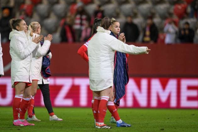 Soccer, UEFA Womens Champions League, 20240130, FC Bayern Munich Paris Saint Germain In the picture Giulia GWINN FC Bayern Munich Women, 7 disappointed in front of fans Munich FC Bayern Campus Bayern Germany Copyright: Passion2Press MarkusxFischerx