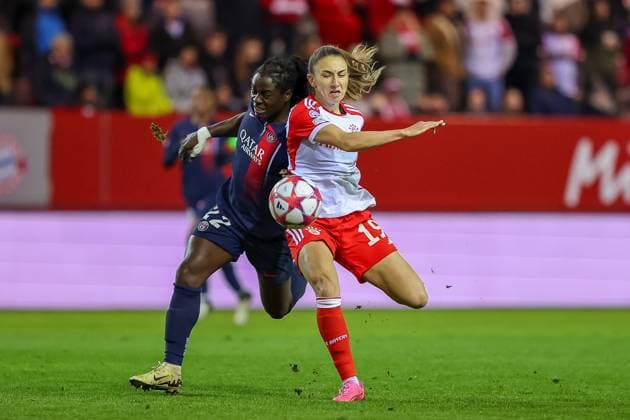 Katharina Naschenweng FC Bayern Muenchen, 19 with Tabitha Chawinga Paris St Germain, 22 FC Bayern Muenchen vs Paris St Germain, Football UEFA Women s Champions League, Group Round 6 Matchday, Season 23 24, 30 01 2024 FC Bayern Muenchen vs Paris St Germain, Football UEFA Women s Champions League, Group Round 6 Matchday, Season 23 24, 30 01 2024 Muenchen Copyright: xEibner-Pressefoto JennixMaulx EP_JML