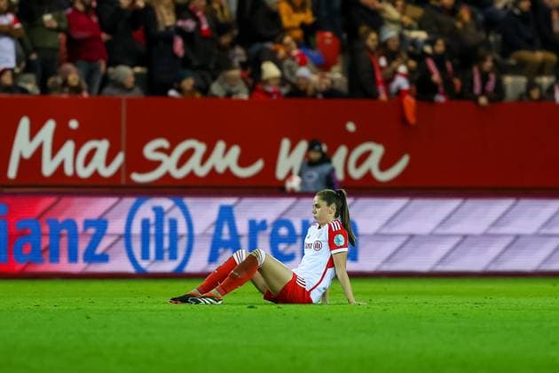 Sarah Zadrazil FC Bayern Muenchen, 25 after the match, FC Bayern Muenchen vs Paris St Germain, Football UEFA Women s Champions League, Group Round 6 Matchday, Season 23 24, 30 01 2024 FC Bayern Muenchen vs Paris St Germain, Football UEFA Women s Champions League, Group Round 6 Matchday, Season 23 24, 30 01 2024 Muenchen Copyright: xEibner-Pressefoto JennixMaulx EP_JML