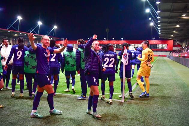 Paris celebrates with the fans after the UEFA Womens Champions League match FC Bayern Munich Paris Saint Germain Feminine on 30 01 2024 Munich FC Bayern Campus Bayern Germany
