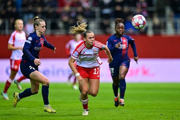 v li Jade Le Guilly PSG, 28 Klara Bühl FC Bayern München, FCB, 17 in duel, duel, tackle, dynamic, action, action, 30 01 2024, Munich Germany , Football, UEFA Womens Champions League, Group C, FC Bayern München Paris Saint Germain xslx