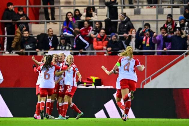 FC Bayern players with goal celebration, celebrate the goal, goal, celebration, jubilation over the goal to 2 1 by Sydney Lohmann FC Bayern Munich, FCB, 12 3 v li , optimistic, action, action, 30 01 2024, Munich Germany , Football, UEFA Womens Champions League, Group C, FC Bayern Munich Paris Saint Germain xslx