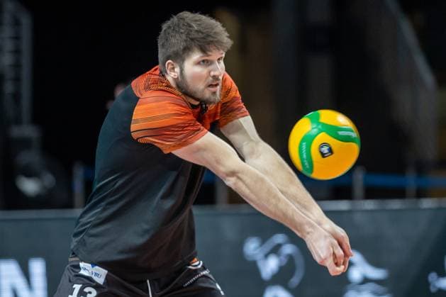 31 01 2024, Berlin, Volleyball CEV Champions League, Men, Playoff, BR Volleys vs Tours VB, Max Schmeling Halle Berlins Ruben Schott plays the ball BR Volleys vs Tours VB