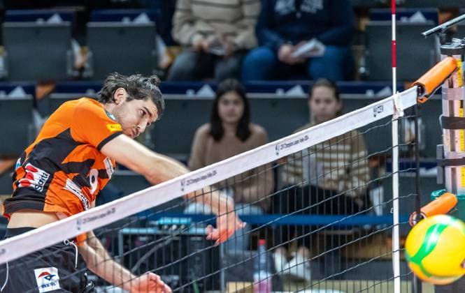 31 01 2024, Berlin, Volleyball CEV Champions League, Men, Playoff, BR Volleys vs Tours VB, Max Schmeling Halle Berlins Timothee Carle plays the ball over the net BR Volleys vs Tours VB