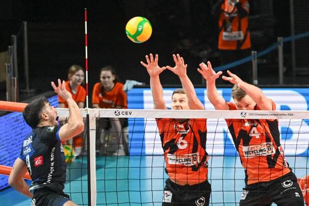 Berlin, Germany January 31, 2024 CL Volleyball 2023 2024 Berlin Recycling Volleys vs Tours VB Pictured from left in duel Nicolas Marcelo Mendez Tours VB , Johannes Tille BR Volleys , Timo Tammemaa BR Volleys Copyright: xFotostandx xReuhlx