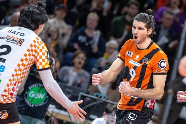 31 01 2024, Berlin, Volleyball CEV Champions League, Men, Playoff, BR Volleys vs Tours VB, Max Schmeling Halle Berlins libero Satoshi Tsuiki l and Timothee Carle cheer after BR Volleys win against Tours VB
