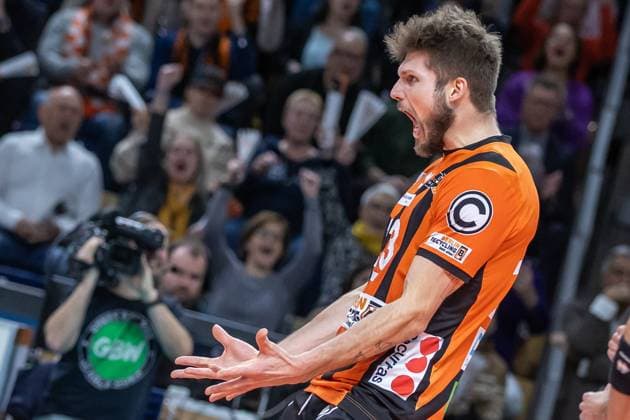 31 01 2024, Berlin, Volleyball CEV Champions League, Men, Playoff, BR Volleys vs Tours VB, Max Schmeling Halle Berlins Ruben Schott celebrates after BR Volleys win against Tours VB