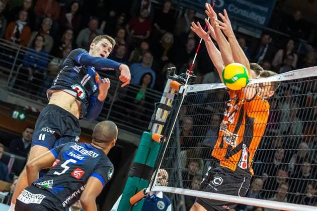 31 01 2024, Berlin, Volleyball CEV Champions League, Men, Playoff, BR Volleys vs Tours VB, Max Schmeling Halle Maert Tammearu l from Tours VB plays the ball against Berlins block BR Volleys vs Tours VB