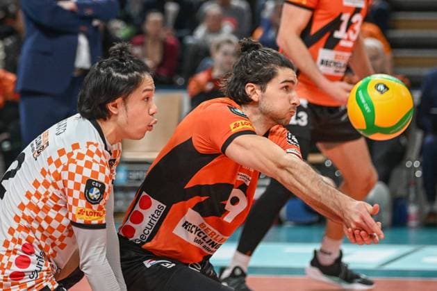 Berlin, Germany 31 January 2024 CL Volleyball 2023 2024 Berlin Recycling Volleys vs Tours VB In the picture ball reception Timothee Carle BR Volleys right , Satoshi Tsuiki BR Volleys left secures Copyright: xFotostandx xReuhlx