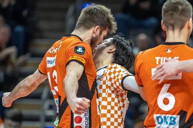 31 01 2024, Berlin, Volleyball CEV Champions League, Men, Playoff, BR Volleys vs Tours VB, Max Schmeling Halle Berlins Ruben Schott l and libero Satoshi Tsuiki cheer after BR Volleys win against Tours VB